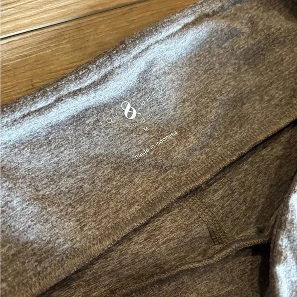 Beige High-Waisted Leggings with Pockets - Picture 2 of 5